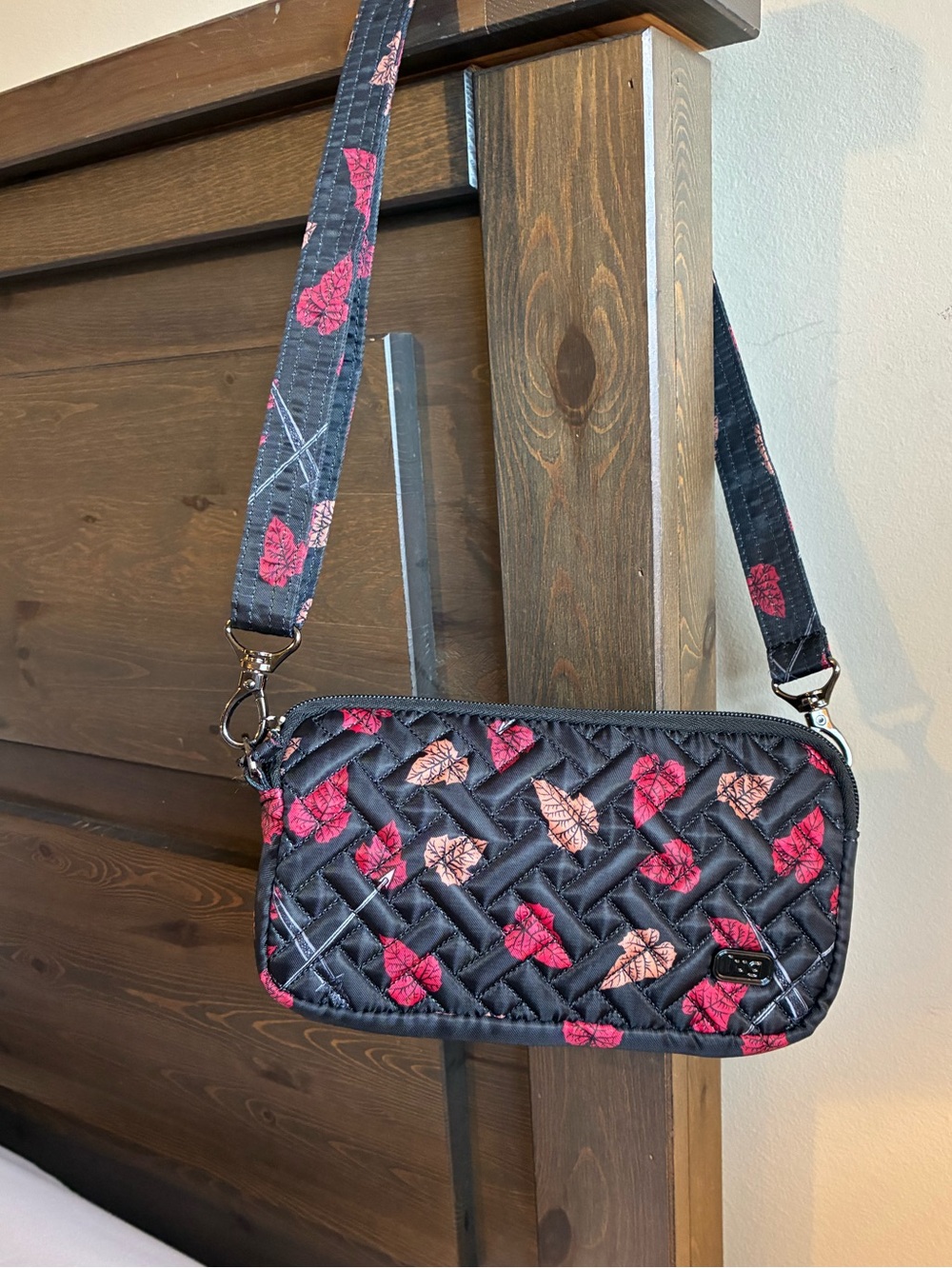Lug coupe XL bag with falling leaf pattern